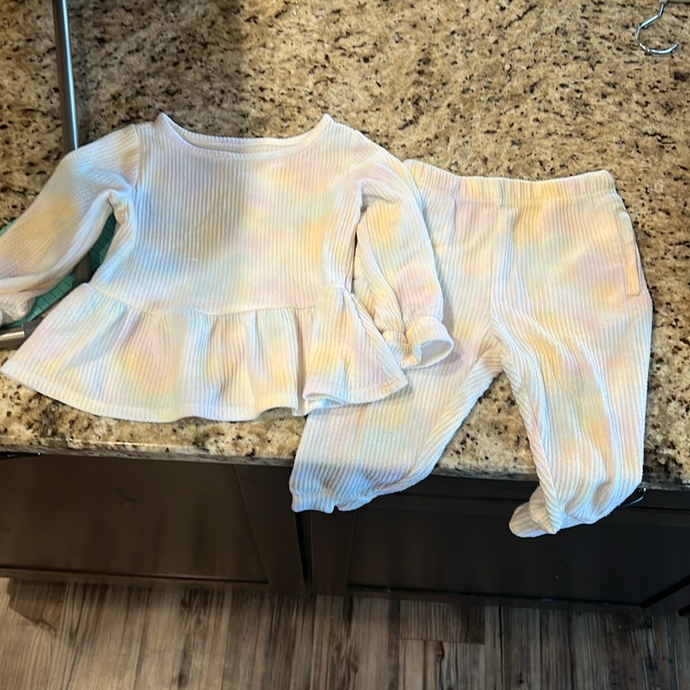 Cute cat and jack set in great shape. Tie dye